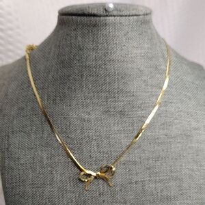Elegant Gold Bow Necklace